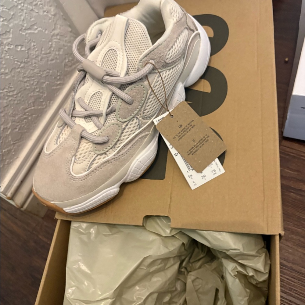 Yeezy 500 men size 6